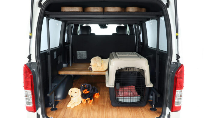 ハイエース専門店を全国展開するFLEX（フレックス）から愛犬家専用ハイエース「DOG VAN」（ドッグバン）が登場！のメイン画像