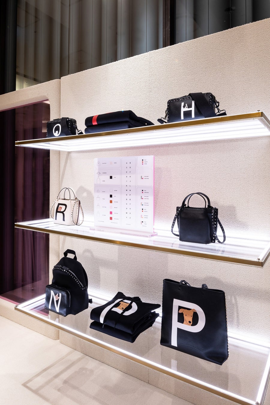 ヴァレンティノ ガラヴァーニ ‘ロックスタッズ ペット’ ポップアップストアが阪急うめだ本店にオープンのサブ画像5