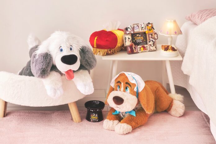 11月1日の「犬の日」に、ディズニーの犬キャラクターが大集合！『わんわん物語』のレディ、『リトル・マーメイド』のマックスなどをモチーフにしたコレクションが10月25日（火）よりディズニーストアに登場のメイン画像