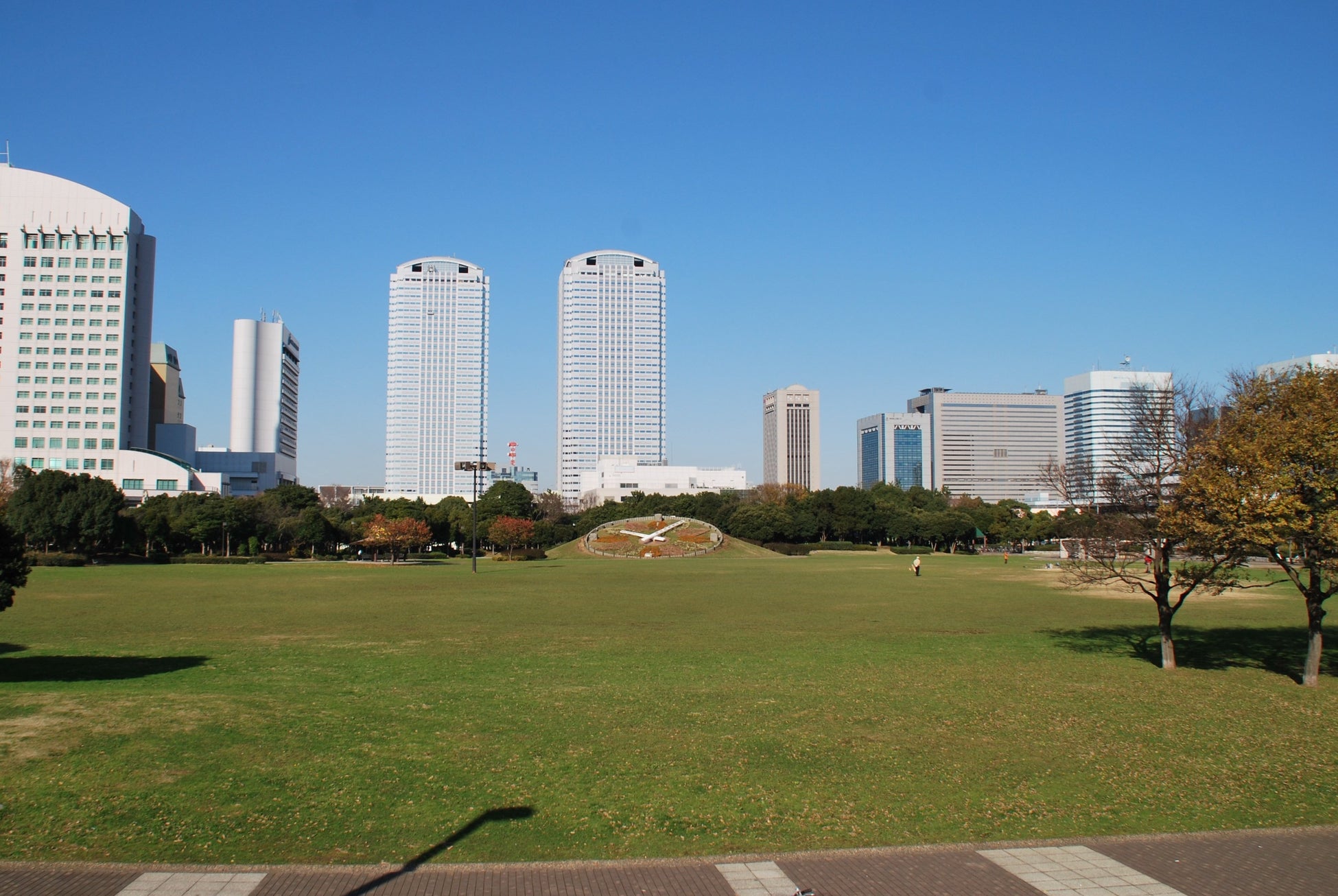 【期間限定ドッグラン】幕張エリアに登場！2022年10月22日（土）・23日（日）広い芝生広場でミニゲームなど愛犬と楽しめる2日間（千葉県立幕張海浜公園）のサブ画像4_特設のドッグランが登場する「Ｂブロック 大芝生広場」