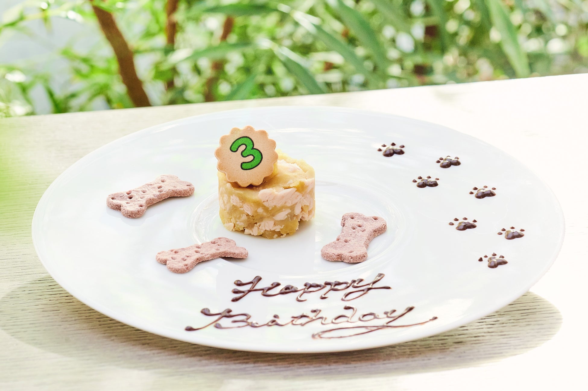平日テラス限定！愛犬の写真がプリントされたカフェラテ付「ドッグウェルカムプラン」が新登場のサブ画像3_愛犬用バースデープレート（イメージ）