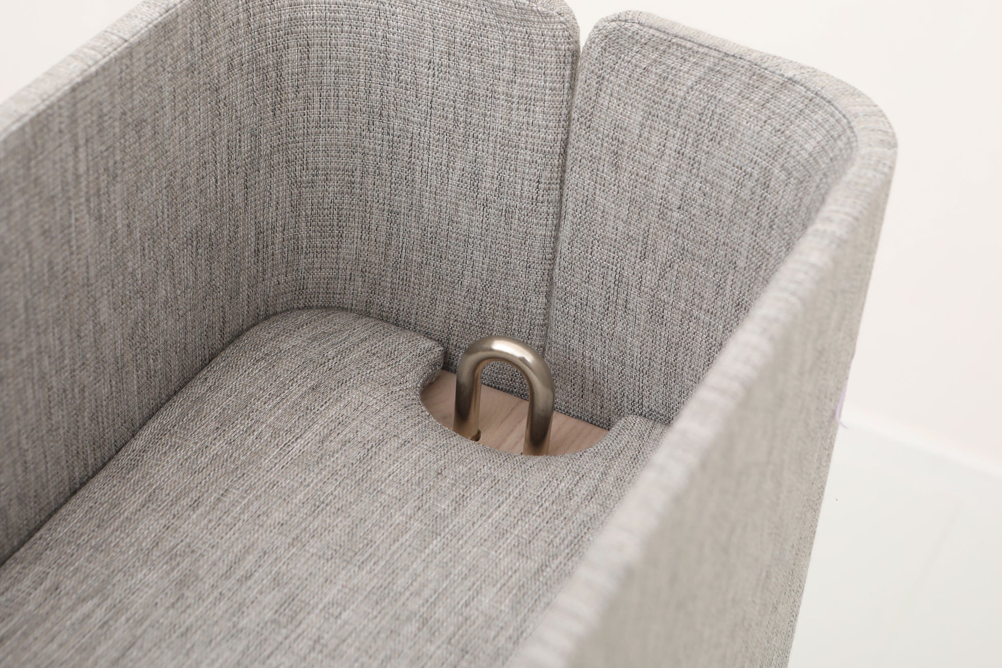 愛する家族のための家具「family&furnitures」より、ペット専用ダイニングチェアの登場ですのサブ画像15
