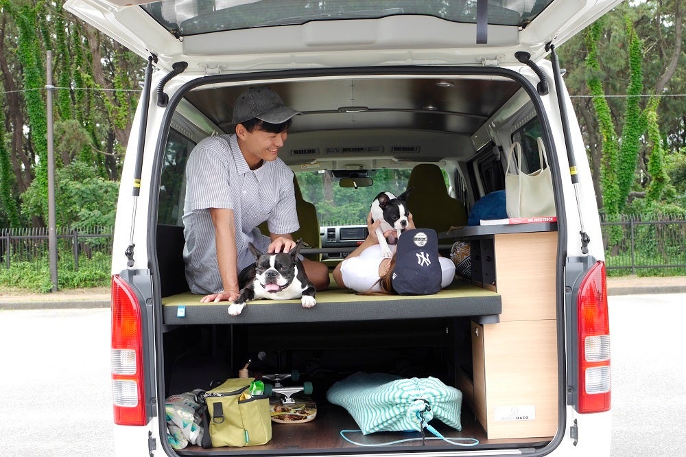 【税抜298万円～】愛犬とのハイエース車中泊旅を手軽に叶える、ライトなバンライフモデル「HACO×DOG」を台数限定で新発売。6月24日より受注開始！のサブ画像3_愛犬と安心安全に車中泊