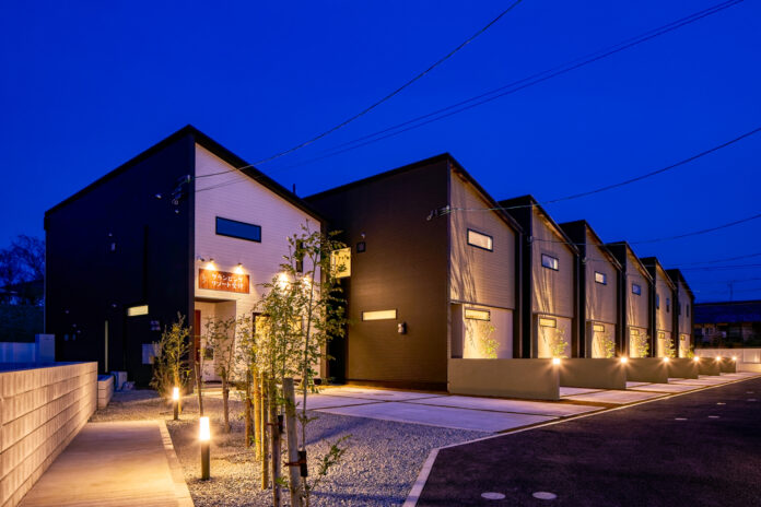 ＜2023年6月掲載開始＞大阪府泉佐野市に位置する、ドッグラン・サウナ・露天風呂付きプライベートヴィラ「泉佐野キャンモアグランピングリゾート」ペットと泊まれる宿予約サイト『いぬやど』への参画のお知らせのメイン画像