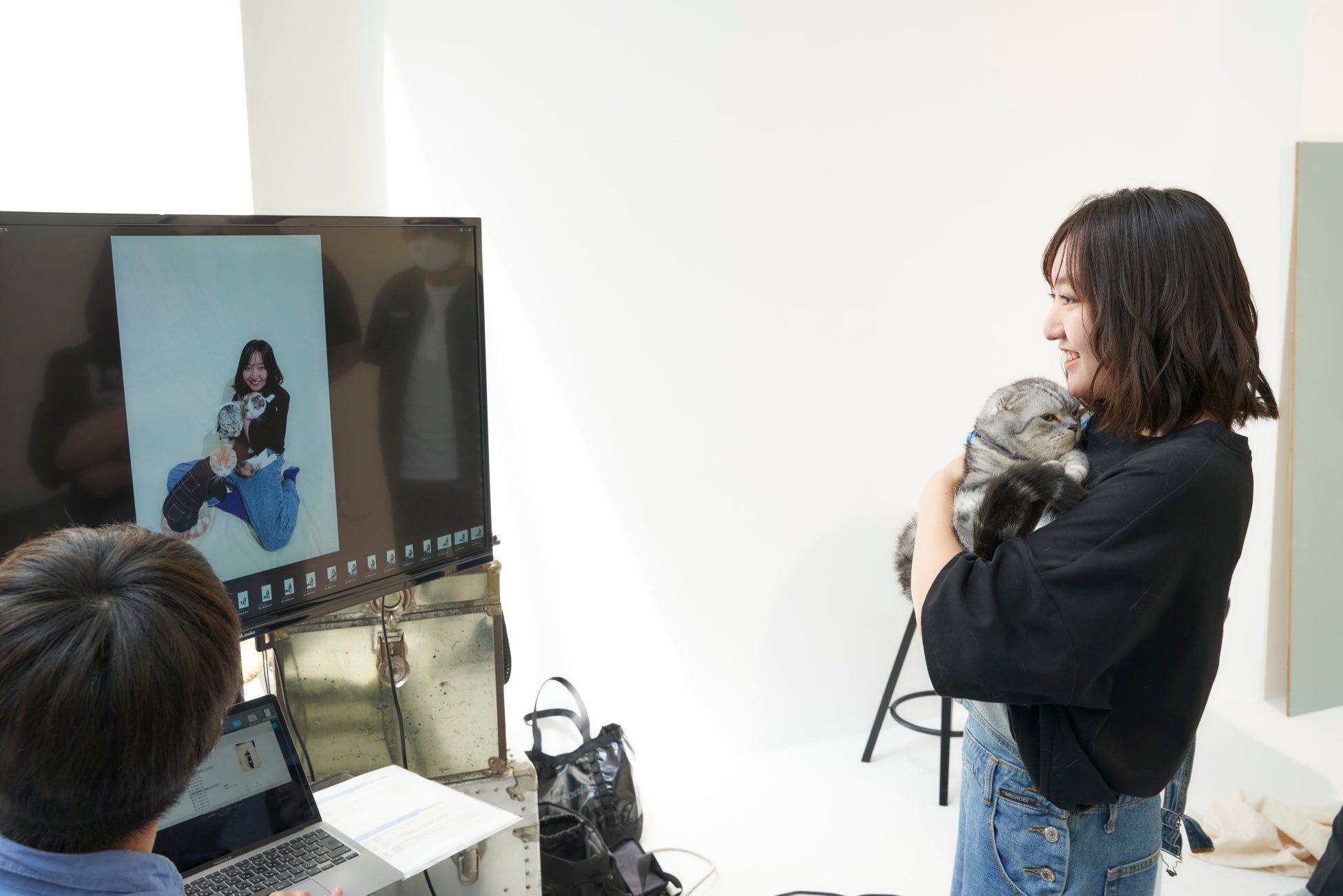 犬猫健康アプリの「ペトナビ」が、愛犬愛猫と共に楽しむ、美容イベント【うちの子と。】を開催！女優 谷 花音さんと、愛猫3匹がお揃い衣装で写真撮影に臨み、「素敵な思い出になりました」と笑顔を見せた。のサブ画像4