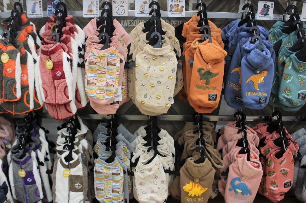 スーパービバホーム豊洲店に総合ペット専門店のNICO PETをオープンのサブ画像9_デザインやサイズが豊富な400種類の「ペットウェア 」