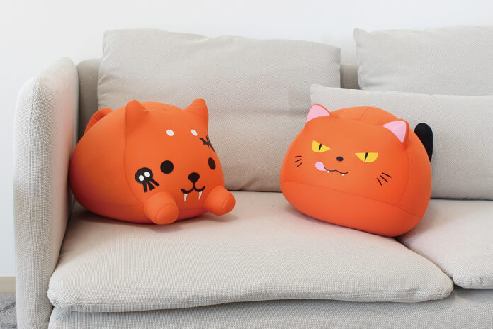 「ハロウィンに黒猫」はもう古い！？累計10万個販売した人気のパウダービーズ®クッション・もぐっち®シリーズから、にくめない小悪魔的な2体のハロウィンキャラが登場のメイン画像