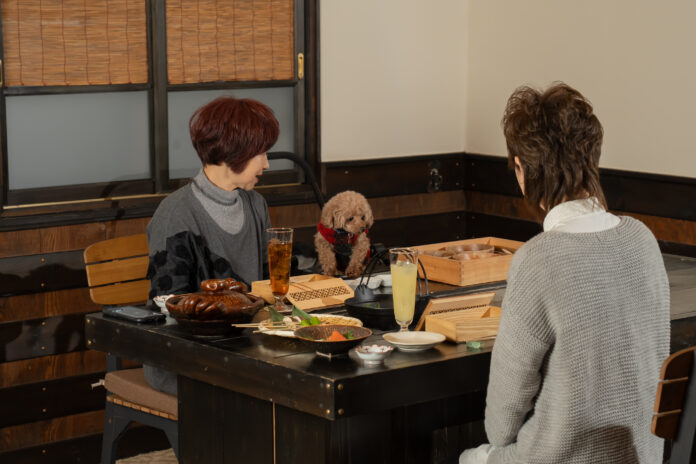 【ペットと宿泊】「肩身の狭い思いをしなくても」大切な家族の一員だからこそ、わんちゃんにも最高のホスピタリティを。一緒に楽しむ、日本一の星空と、本格囲炉裏会席のメイン画像